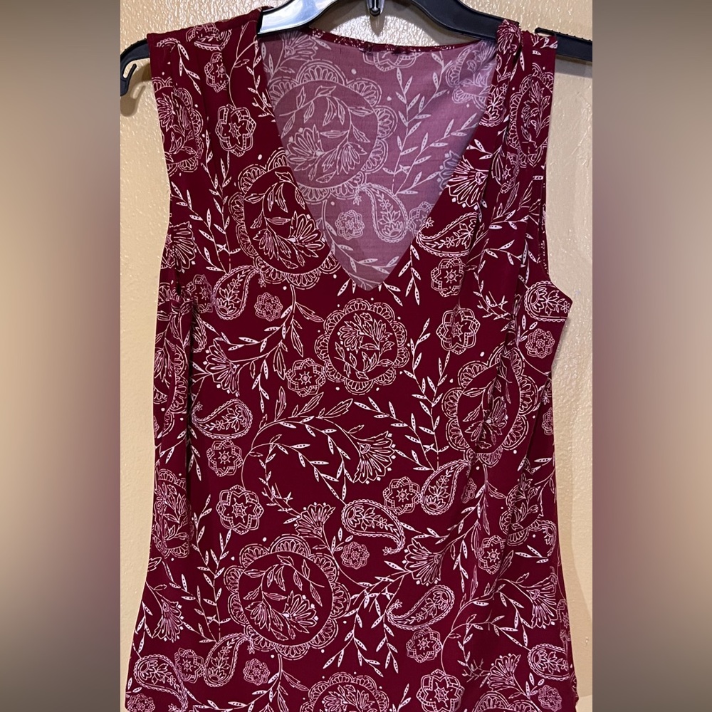 Floral V-neck Tank Top - Picture 2 of 5